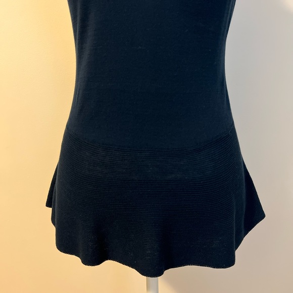 Elie Tahari Sleeveless Navy Top - Picture 6 of 10